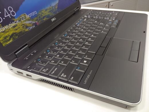 Dell Latitude E6540 / 15.6" (1920x1080) TN / Intel Core i7-4610M (2(4) ядра по 3.0 - 3.7 GHz) / 8 GB DDR3 / 240 GB SSD / Intel HD Graphics 4600 / DVD-ROM