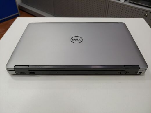 Dell Latitude E6540 / 15.6" (1920x1080) TN / Intel Core i7-4610M (2(4) ядра по 3.0 - 3.7 GHz) / 8 GB DDR3 / 240 GB SSD / Intel HD Graphics 4600 / DVD-ROM