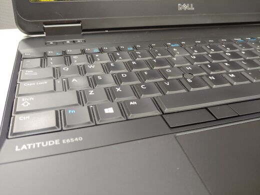 Dell Latitude E6540 / 15.6" (1920x1080) TN / Intel Core i7-4610M (2(4) ядра по 3.0 - 3.7 GHz) / 8 GB DDR3 / 240 GB SSD / Intel HD Graphics 4600 / DVD-ROM