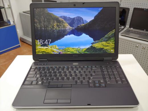 Dell Latitude E6540 / 15.6" (1920x1080) TN / Intel Core i7-4610M (2(4) ядра по 3.0 - 3.7 GHz) / 8 GB DDR3 / 240 GB SSD / Intel HD Graphics 4600 / DVD-ROM