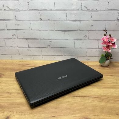 Ігровий ноутбук Asus X75V / 17" (1600x900) TN / Intel Core i3-3110M (2 (4) ядра по 2.4 GHz) / 8 GB DDR3 / 256 GB SSD / nVidia GeForce GT 720M, 2 GB DDR3, 64-bit / WebCam Ігровий ноутбук Asus X75V / 17" (1600x900) TN / Intel Core i3-3110M (2 (4) ядра по 2.4 GHz) / 8 GB DDR3 / 256 GB SSD / nVidia GeForce GT 720M, 2 GB DDR3, 64-bit / WebCam