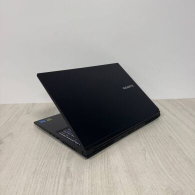 Игровой ноутбук Б-класс Gigabyte G6 KF / 16" (1920x1200) IPS / Intel Core i7-13620H (10 (16) ядер по 3.6 - 4.9 GHz) / 16 GB DDR4 / 512 GB SSD / nVidia GeForce RTX 4060, 8 GB GDDR6, 128-bit / WebCam