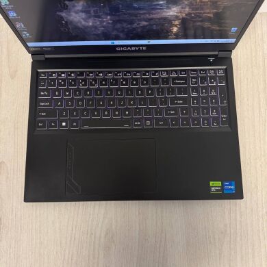 Игровой ноутбук Б-класс Gigabyte G6 KF / 16" (1920x1200) IPS / Intel Core i7-13620H (10 (16) ядер по 3.6 - 4.9 GHz) / 16 GB DDR4 / 512 GB SSD / nVidia GeForce RTX 4060, 8 GB GDDR6, 128-bit / WebCam