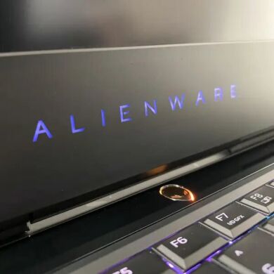 Игровой ноутбук Dell Alienware 15 R3 / 15.6" (1920x1080) IPS / Intel Core i7-7700HQ (4 (8) ядра по 2.8 - 3.8 GHz) / 16 GB DDR4 / 512 GB SSD / nVidia GeForce GTX 1070, 8 GB GDDR5, 256-bit / WebCam / HDMI Игровой ноутбук Dell Alienware 15 R3 / 15.6" (1920x1080) IPS / Intel Core i7-7700HQ (4 (8) ядра по 2.8 - 3.8 GHz) / 16 GB DDR4 / 512 GB SSD / nVidia GeForce GTX 1070, 8 GB GDDR5, 256-bit / WebCam / HDMI