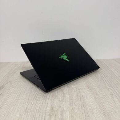 Игровой ультрабук Razer Blade 14 RZ09-0427 / 14" (2560x1440) IPS / AMD Ryzen 9 6900HX (8 (16) ядер по 3.3 - 4.9 GHz) / 16 GB DDR5 / 512 GB SSD NVMe / nVidia GeForce RTX 3070 Ti, 8 GB GDDR6, 256-bit / WebCam