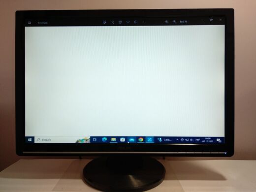 Монітор Asus VW220D / 21.6" (1680x1050) TN / VGA / VESA 100x100