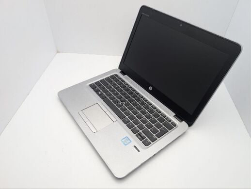 Нетбук HP EliteBook 820 G3 / 12.5" (1366x768) TN / Intel Core i5-6300U (2 (4) ядра по 2.4 - 3.0 GHz) / 8 GB DDR4 / 320 GB HDD / Intel HD Graphics 520 / WebCam