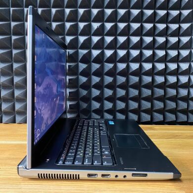 Ноутбук Б-класс Dell Vostro 3750 / 17.3" (1600x900) TN / Intel Core i5-2410M (2 (4) ядра по 2.3 - 2.9 GHz) / 8 GB DDR3 / 256 GB SSD / nVidia GeForce GT 525M, 1 GB GDDR3, 128-bit / WebCam / DVD-ROM