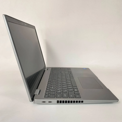 Ультрабук Б-клас Dell Latitude 5530 / 15.6" (1920x1080) IPS / Intel Core i5-1240P (12 (16) ядер по 3.3 - 4.4 GHz) / 16 GB DDR4 / 256 GB SSD / Intel Iris Xe Graphics / WebCam / TouchID Ультрабук Б-клас Dell Latitude 5530 / 15.6" (1920x1080) IPS / Intel Core i5-1240P (12 (16) ядер по 3.3 - 4.4 GHz) / 16 GB DDR4 / 256 GB SSD / Intel Iris Xe Graphics / WebCam / TouchID