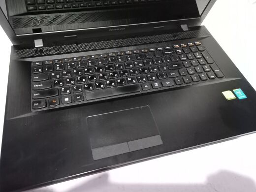 Ноутбук Lenovo IdeaPad G710 / 17.3" (1600x900) TN / Intel Pentium 3550M (2 ядер 2.3 GHz) / 8 GB DDR3 / 240 GB SSD / nVidia GeForce GT 820M, 2 GB DDR3, 128-bit / WebCam / DVD-ROM