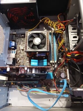 ПК Б-клас Delux Tower / AMD Phenom II X4 965 BE (4 ядра по 3.4 GHz) / 8 GB DDR3 / 120 GB SSD + 500 GB HDD / AMD Radeon HD 6670, 2 GB GDDR3, 128-bit / DVD-RW / 400W