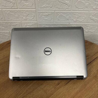 Ноутбук Б-класс Dell Latitude E6440 / 14" (1600x900) TN / Intel Core i5-4300M (2 (4) ядра по 2.6 - 3.3 GHz) / 4 GB DDR3 / 120 GB SSD / AMD Radeon HD 8690M, 2 GB GDDR5, 64-bit / WebCam / DVD-ROM