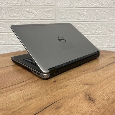 Ноутбук Б-класс Dell Latitude E6440 / 14" (1600x900) TN / Intel Core i5-4300M (2 (4) ядра по 2.6 - 3.3 GHz) / 4 GB DDR3 / 120 GB SSD / AMD Radeon HD 8690M, 2 GB GDDR5, 64-bit / WebCam / DVD-ROM