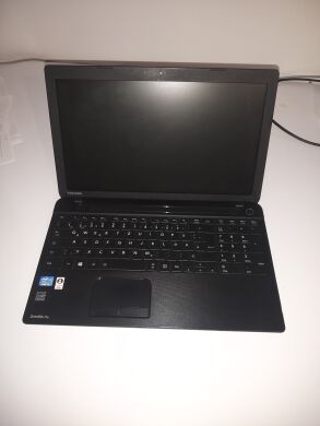 Ноутбук Toshiba Satellite Pro C50 / 15.6" (1366x768) TN LED / Intel Core i3-3110M (2 (4) ядра по 2.4 GHz) / 8 GB DDR3 / 240 GB SSD NEW / Intel HD Graphics 4000 / DVD-RW / HDMI + Беспроводная мышь 