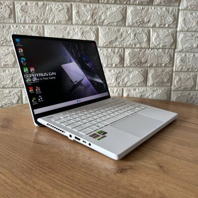 Ігровий ноутбук Asus ROG Zephyrus G14 GA402NU White / 14" (2160x1440) IPS / AMD Ryzen 7 7735HS (8 (16) ядер по 3.2 - 4.75 GHz) / 32 GB DDR5 / 512 GB SSD / nVidia GeForce RTX 4050, 6 GB GDDR6, 96-bit / WebCam