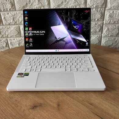 Ігровий ноутбук Asus ROG Zephyrus G14 GA402NU White / 14" (2160x1440) IPS / AMD Ryzen 7 7735HS (8 (16) ядер по 3.2 - 4.75 GHz) / 32 GB DDR5 / 512 GB SSD / nVidia GeForce RTX 4050, 6 GB GDDR6, 96-bit / WebCam