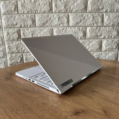 Ігровий ноутбук Asus ROG Zephyrus G14 GA402NU White / 14" (2160x1440) IPS / AMD Ryzen 7 7735HS (8 (16) ядер по 3.2 - 4.75 GHz) / 32 GB DDR5 / 512 GB SSD / nVidia GeForce RTX 4050, 6 GB GDDR6, 96-bit / WebCam