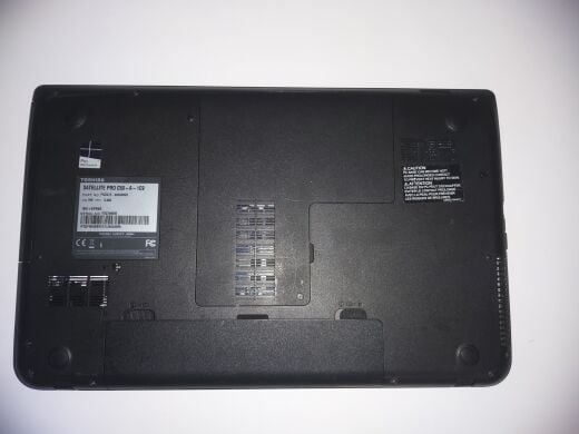 Ноутбук Toshiba Satellite Pro C50 / 15.6" (1366x768) TN LED / Intel Core i3-3110M (2 (4) ядра по 2.4 GHz) / 8 GB DDR3 / 240 GB SSD NEW / Intel HD Graphics 4000 / DVD-RW / HDMI + Беспроводная мышь 