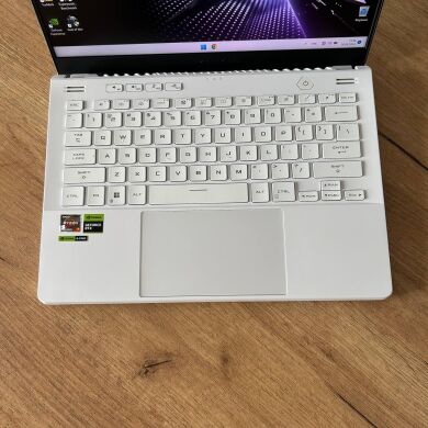 Ігровий ноутбук Asus ROG Zephyrus G14 GA402NU White / 14" (2160x1440) IPS / AMD Ryzen 7 7735HS (8 (16) ядер по 3.2 - 4.75 GHz) / 32 GB DDR5 / 512 GB SSD / nVidia GeForce RTX 4050, 6 GB GDDR6, 96-bit / WebCam