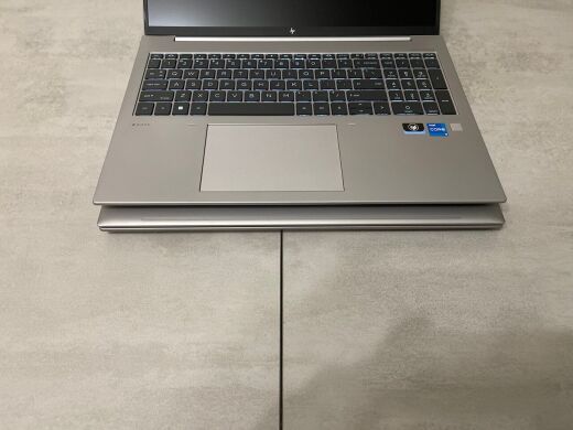 Мобільна робоча станція HP ZBook Firefly 16 G9 / 16" (1920x1200) IPS / Intel Core i5-1240P (12 (16) ядер по 3.3 - 4.4 GHz) / 16 GB DDR5 / 1000 GB SSD M.2 / Intel Iris Xe Graphics / WebCam / Fingerprint