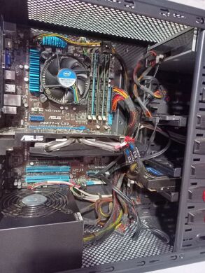 Ігровий ПК Asus PGS Tower / Intel Core i7-3770K (4 (8) ядра по 3.5 - 3.9 GHz) / 16 GB DDR3 / 256 GB SSD + 1000 GB HDD / nVidia GeForce GTX 650, 1 GB GDDR5, 128-bit / DVD-ROM / 650W Ігровий ПК Asus PGS Tower / Intel Core i7-3770K (4 (8) ядра по 3.5 - 3.9 GHz) / 16 GB DDR3 / 256 GB SSD + 1000 GB HDD / nVidia GeForce GTX 650, 1 GB GDDR5, 128-bit / DVD-ROM / 650W