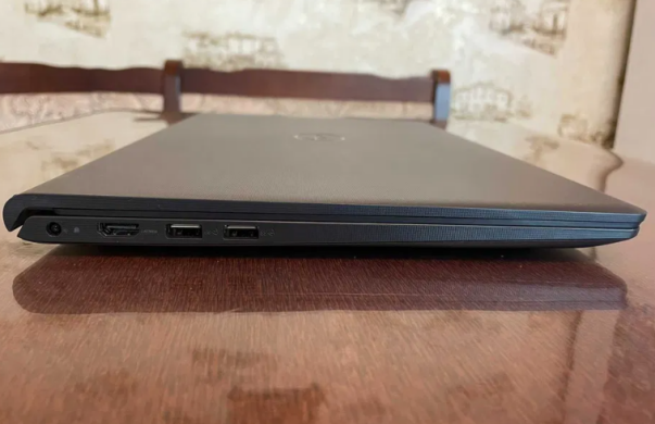 Ультрабук Б-класс Dell Vostro 3520 / 15.6" (1920x1080) IPS / Intel Core i7-1255U (10 (12) ядер по 3.5 - 4.7 GHz) / 16 GB DDR4 / 512 GB SSD / Intel Iris Xe Graphics eligible / WebCam