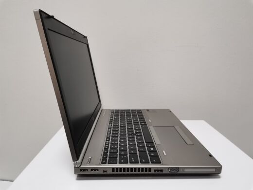 Ігровий ноутбук HP EliteBook 8570p / 15.6" (1366x768) TN / Intel Core i5-3320M (2(4) ядра по 2.6 - 3.3 GHz) / 8 GB DDR3 / 240 GB SSD / AMD Radeon HD 7570M 1 GB / DVD-RW, Web-camera