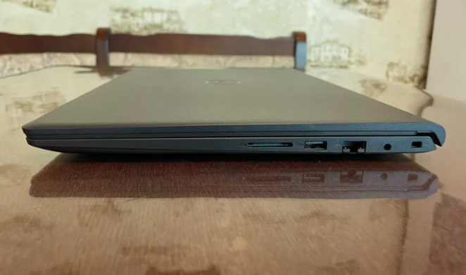 Ультрабук Б-класс Dell Vostro 3520 / 15.6" (1920x1080) IPS / Intel Core i7-1255U (10 (12) ядер по 3.5 - 4.7 GHz) / 16 GB DDR4 / 512 GB SSD / Intel Iris Xe Graphics eligible / WebCam