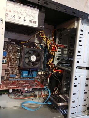 ПК Б-клас Delux Tower / AMD Phenom II X4 965 BE (4 ядра по 3.4 GHz) / 8 GB DDR3 / 120 GB SSD + 500 GB HDD / AMD Radeon HD 6670, 2 GB GDDR3, 128-bit / DVD-RW / 400W