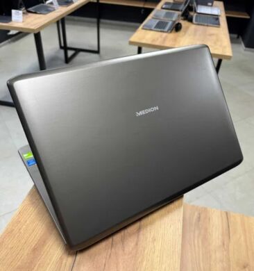 Ноутбук Medion Akoya P7631 / 17.3" (1600x900) TN / Intel Pentium 3550M (2 ядра по 2.3 GHz) / 8 GB DDR3 / 256 GB SSD / nVidia GeForce 825M, 1 GB DDR3, 64-bit / WebCam / Win 10 Home / АКБ не держит