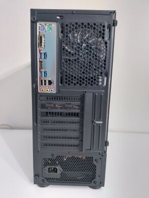 Игровой ПК 1stPlayer D4-4R1-WH Tower / Intel Core i7-7700 (4 (8) ядра по 3.6 - 4.2 GHz) / 32 GB DDR4 / 512 GB SSD M.2 + 1000 GB SSD / AMD Radeon RX 5700 XT, 8 GB GDDR6, 256-bit / 600W + Wi-Fi USB Adapter, кабели HDMI и питания