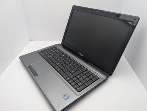 Ноутбук Asus A52F / 15.6" (1366x768) TN / Intel Core i3-380M (2 (4) ядра по 2.5 GHz) / 6 GB DDR3 / 120 GB SSD / Intel Graphics / WebCam / DVD-ROM