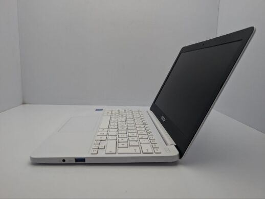 Нетбук Asus X207N / 11.6" (1366x768) TN / Intel Celeron N3350 (2 ядра по 1.1 - 2.4 GHz) / 2 GB DDR3 / 30 GB SSD / Intel HD Graphics 500 / WebCam Нетбук Asus X207N / 11.6" (1366x768) TN / Intel Celeron N3350 (2 ядра по 1.1 - 2.4 GHz) / 2 GB DDR3 / 30 GB SSD / Intel HD Graphics 500 / WebCam