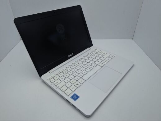 Нетбук Asus X207N / 11.6" (1366x768) TN / Intel Celeron N3350 (2 ядра по 1.1 - 2.4 GHz) / 2 GB DDR3 / 30 GB SSD / Intel HD Graphics 500 / WebCam Нетбук Asus X207N / 11.6" (1366x768) TN / Intel Celeron N3350 (2 ядра по 1.1 - 2.4 GHz) / 2 GB DDR3 / 30 GB SSD / Intel HD Graphics 500 / WebCam