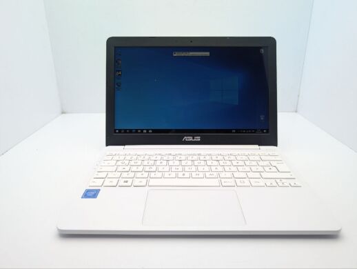 Нетбук Asus X207N / 11.6" (1366x768) TN / Intel Celeron N3350 (2 ядра по 1.1 - 2.4 GHz) / 2 GB DDR3 / 30 GB SSD / Intel HD Graphics 500 / WebCam Нетбук Asus X207N / 11.6" (1366x768) TN / Intel Celeron N3350 (2 ядра по 1.1 - 2.4 GHz) / 2 GB DDR3 / 30 GB SSD / Intel HD Graphics 500 / WebCam