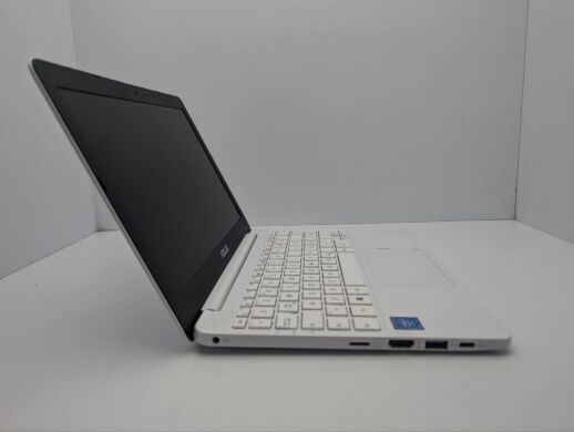 Нетбук Asus X207N / 11.6" (1366x768) TN / Intel Celeron N3350 (2 ядра по 1.1 - 2.4 GHz) / 2 GB DDR3 / 30 GB SSD / Intel HD Graphics 500 / WebCam Нетбук Asus X207N / 11.6" (1366x768) TN / Intel Celeron N3350 (2 ядра по 1.1 - 2.4 GHz) / 2 GB DDR3 / 30 GB SSD / Intel HD Graphics 500 / WebCam