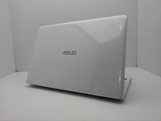 Нетбук Asus X207N / 11.6" (1366x768) TN / Intel Celeron N3350 (2 ядра по 1.1 - 2.4 GHz) / 2 GB DDR3 / 30 GB SSD / Intel HD Graphics 500 / WebCam Нетбук Asus X207N / 11.6" (1366x768) TN / Intel Celeron N3350 (2 ядра по 1.1 - 2.4 GHz) / 2 GB DDR3 / 30 GB SSD / Intel HD Graphics 500 / WebCam