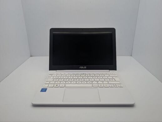 Нетбук Asus X207N / 11.6" (1366x768) TN / Intel Celeron N3350 (2 ядра по 1.1 - 2.4 GHz) / 2 GB DDR3 / 30 GB SSD / Intel HD Graphics 500 / WebCam Нетбук Asus X207N / 11.6" (1366x768) TN / Intel Celeron N3350 (2 ядра по 1.1 - 2.4 GHz) / 2 GB DDR3 / 30 GB SSD / Intel HD Graphics 500 / WebCam
