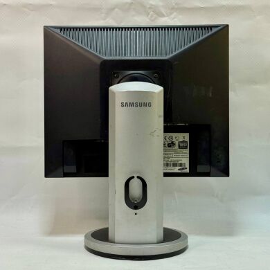 Комплект ПК: Fujitsu Esprimo P5731 E-Star5 Tower / Intel Pentium E5400 (2 ядра по 0.800 - 2.7 GHz) / 8 GB DDR3 / 250 GB HDD / Intel Graphics / DVD-ROM + Монитор Б-класс Samsung SyncMaster 740B / 17" (1280x1024) TN + Клавиатура, мышка, кабели