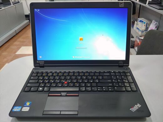 Lenovo ThinkPad Edge E520 / 15.6" (1366x768) TN / Intel Core i3-2310M (2 (4) ядра по 2.1 GHz) / 6 GB DDR3 / 320 GB HDD / WebCam / DVD-RW