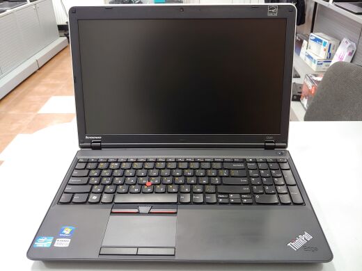 Lenovo ThinkPad Edge E520 / 15.6" (1366x768) TN / Intel Core i3-2310M (2 (4) ядра по 2.1 GHz) / 6 GB DDR3 / 320 GB HDD / WebCam / DVD-RW