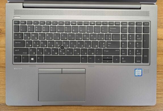 Мобільна робоча станція HP Zbook 15U G5 / 15.6" (1920x1080) IPS / Intel Core i7-8550U (4 (8) ядра по 1.8 - 4.0 GHz) / 16 GB DDR4 / 512 GB SSD / AMD Radeon Pro WX 3100, 2 GB GDDR5, 128-bit / WebCam / TouchID / Windows 10