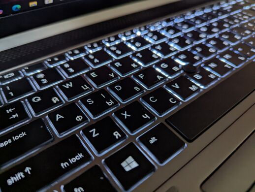 Мобільна робоча станція HP Zbook 15U G5 / 15.6" (1920x1080) IPS / Intel Core i7-8550U (4 (8) ядра по 1.8 - 4.0 GHz) / 16 GB DDR4 / 512 GB SSD / AMD Radeon Pro WX 3100, 2 GB GDDR5, 128-bit / WebCam / TouchID / Windows 10