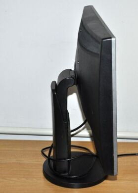 Монитор Б-класс Samsung SyncMaster 2243EW / 22" (1680x1050) TN / VGA, DVI + Кабели (VGA и питания) в комплекте