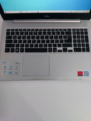 Ноутбук Б-класс Dell Inspiron 15 5570 / 15.6" (1920x1080) TN / Intel Core i5-8250U (4 (8) ядра по 1.6 - 3.4 GHz) / 16 GB DDR4 / 240 GB SSD + 500 GB HDD / AMD Radeon 530, 2 GB GDDR5, 64-bit / WebCam + Беспроводная мышка