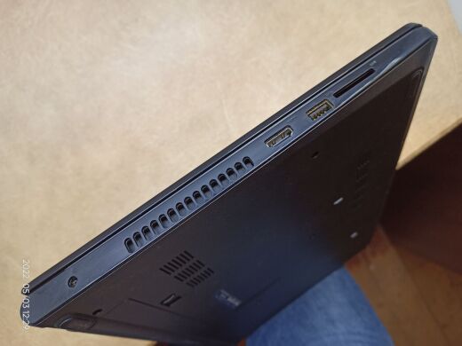 Ноутбук Dell Inspiron 15 / 15.6" (1366x768) TN / Intel Pentium N3710 (4 ядра по 1.6 - 2.56 GHz) / 4 GB DDR3 / 500 GB HDD / Intel HD Graphics / WebCam / DVD-ROM