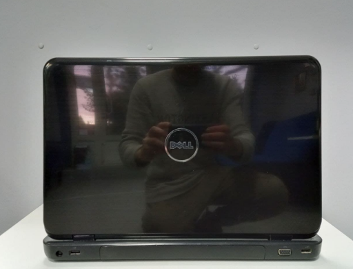 Ноутбук Dell N5010 / 15.6" (1366x768) TN LED / Intel Core i3-350M (2 (4) ядра по 2.26 GHz) / 6 GB DDR3 / 500 GB HDD / AMD Radeon HD 5000 1 GB / WebCam / DVD-RW / HDMI / батарея держит заряд 0 минут