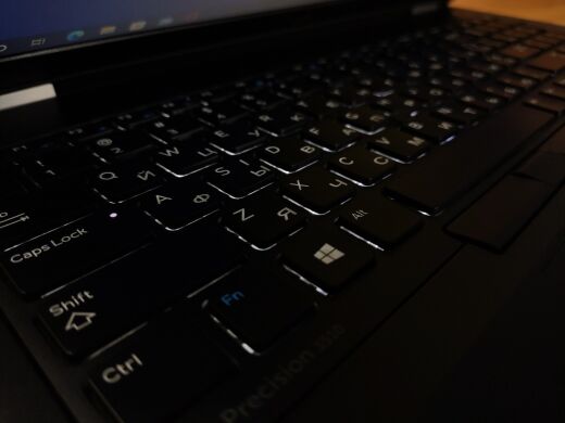 Ноутбук робоча станція Б-клас Dell Precision 3510 / 15.6" (1920x1080) IPS / Intel Core i7-6700HQ (4 (8) ядра по 2.6 - 3.5 GHz) / 16 GB DDR4 / 512 GB SSD / AMD FirePro W5130M, 2 GB GDDR5, 128-bit / WebCam / Windows 10