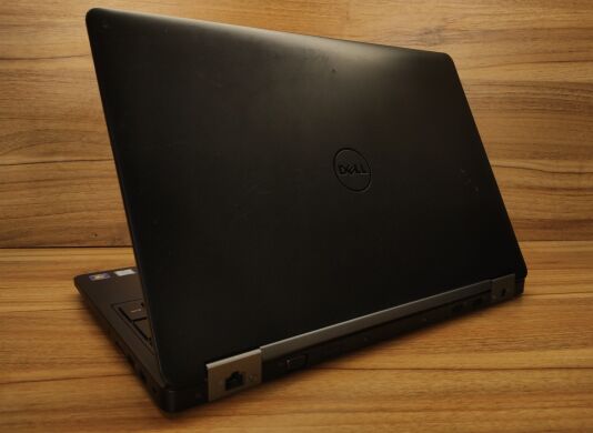 Ноутбук робоча станція Б-клас Dell Precision 3510 / 15.6" (1920x1080) IPS / Intel Core i7-6700HQ (4 (8) ядра по 2.6 - 3.5 GHz) / 16 GB DDR4 / 512 GB SSD / AMD FirePro W5130M, 2 GB GDDR5, 128-bit / WebCam / Windows 10