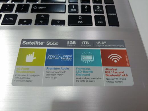 Toshiba Satellite S55T-B5273NR / 15.6" (1366x768) IPS LED / Intel Core i7-4710HQ (4 (8) ядра по 2.5 - 3.5 GHz) / 8 GB DDR3 / 240 GB SSD / WebCam / USB 3.0